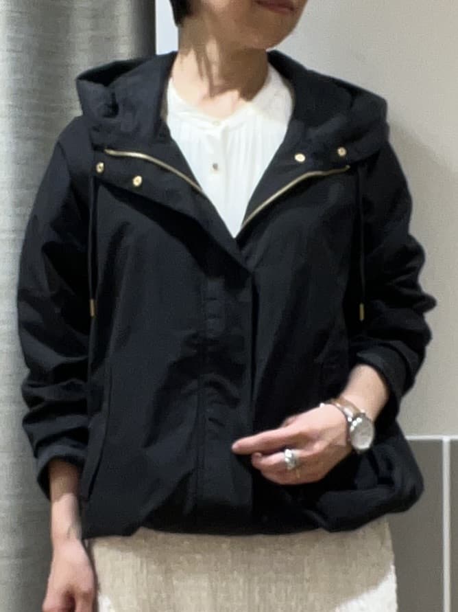 ヨッコさんの「grove｜◆【デイリーから特別な日まで】華やかさを纏うヴィンテージサテンブラウス」を使ったコーディネート