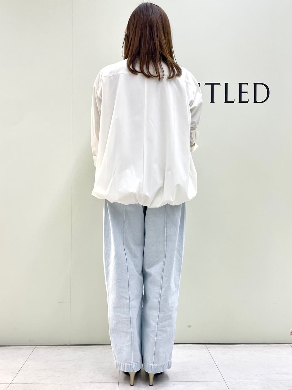 Sakaiさんの「UNTITLED｜◆【朝比奈 彩&times;Oggi&times;UNTITLED スペシャルコラボ】バルーンヘムブラウス」を使ったコーディネート