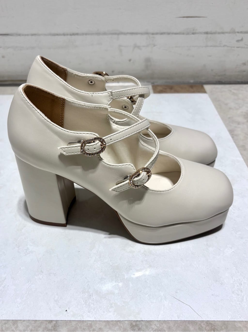 夜桜さんの「ESPERANZA｜クロスダブルバックル厚底パンプス 結婚式二次会 パーティー 25SS」を使ったコーディネート