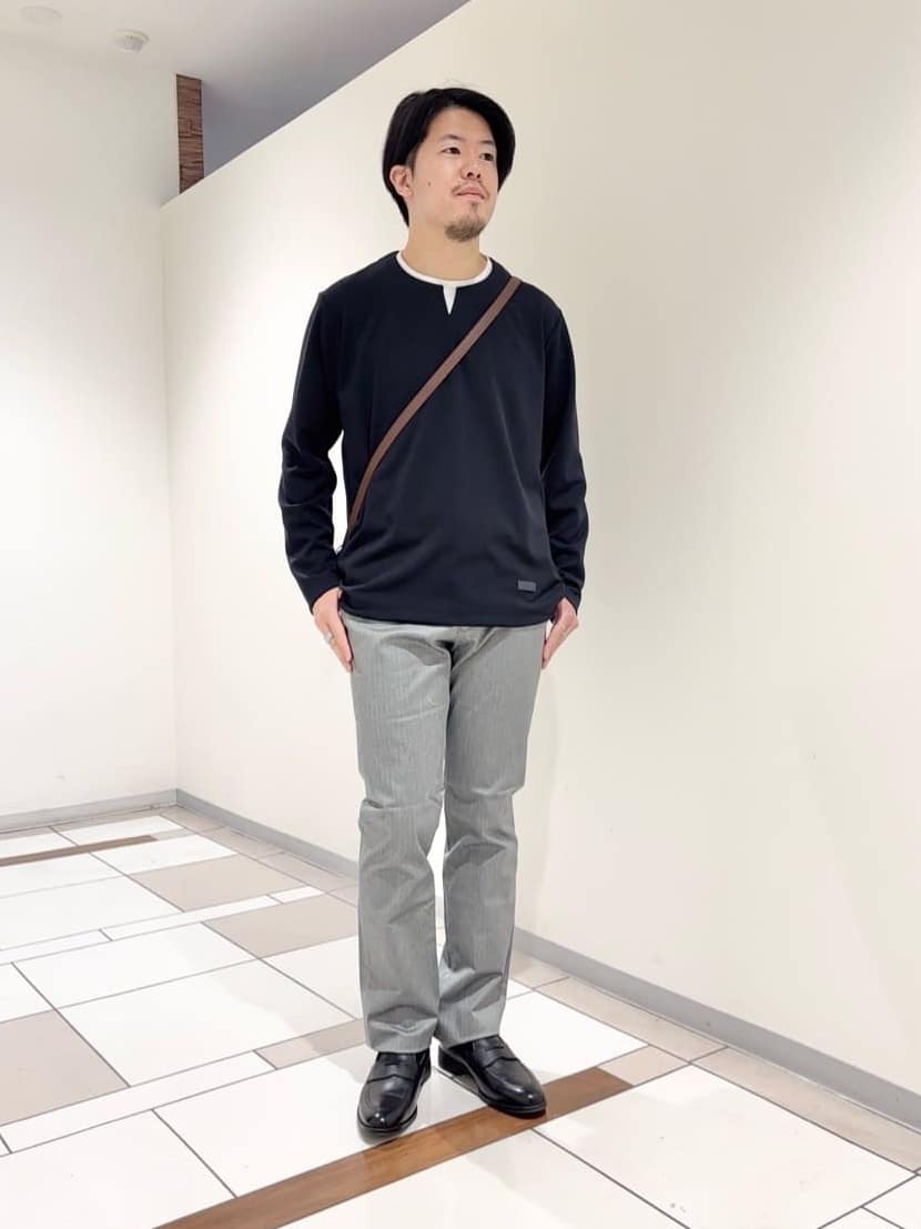 及川さんの「TAKEO KIKUCHI｜【全7サイズ&times;8色展開！】トップマルチヘリンボン パンツ」を使ったコーディネート