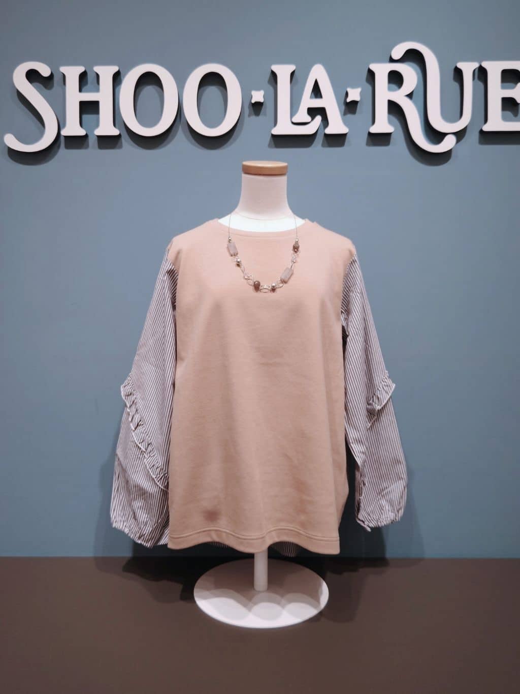 じんたさんの「SHOO･LA･RUE｜◆ベルト金具トートバッグ【2WAY】」を使ったコーディネート