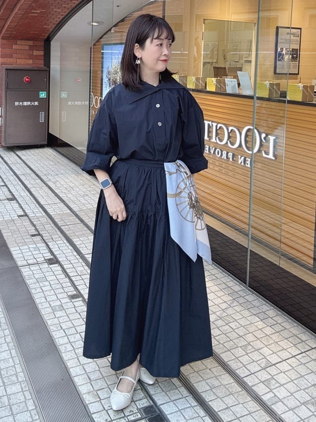 makiさんの「UNTITLED｜【手洗い／88cm正方形】バイカラーハーネススカーフ」を使ったコーディネート