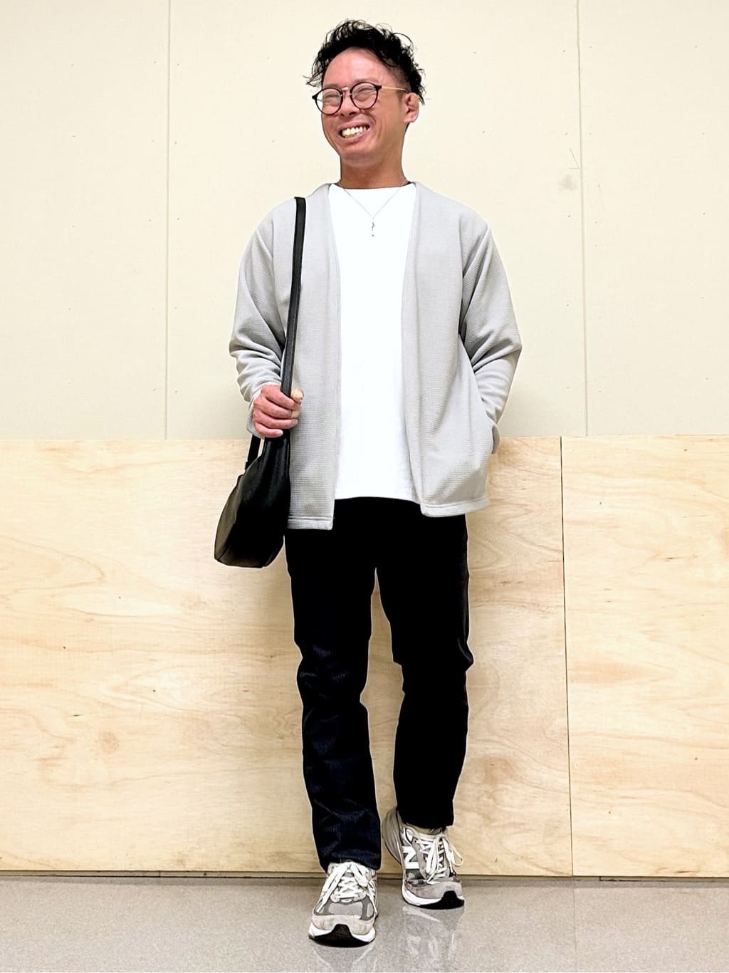 KENJI Iさんの「THE SHOP TK｜【オールシーズン穿ける！】7DAYSストレッチへリンボンパンツ　ON&hArr;OFF兼用」を使ったコーディネート