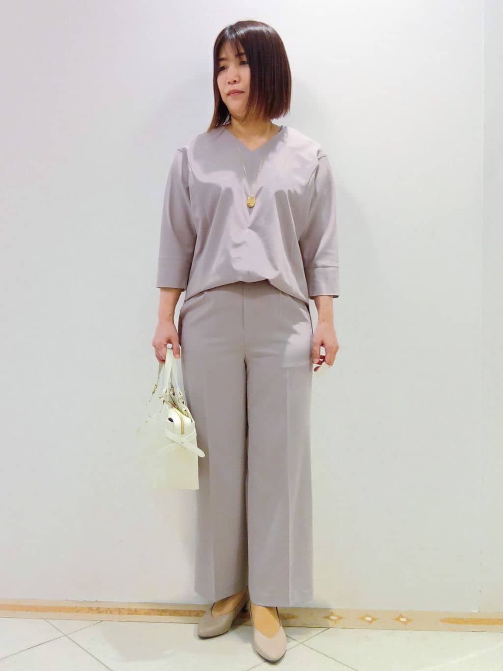 tomoさんの「Reflect｜◆【マシンウォッシュ可／セットアップ可能】ドルマンスリーブVネックブラウス」を使ったコーディネート