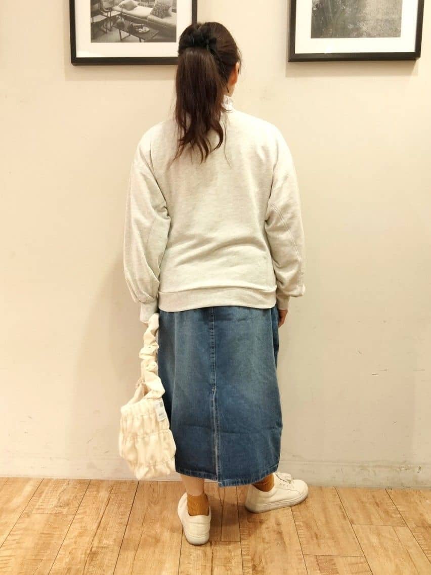 SHOOLARUEさんの「SHOO･LA･RUE｜◆すっきり好印象 フリルスタンドブラウス」を使ったコーディネート