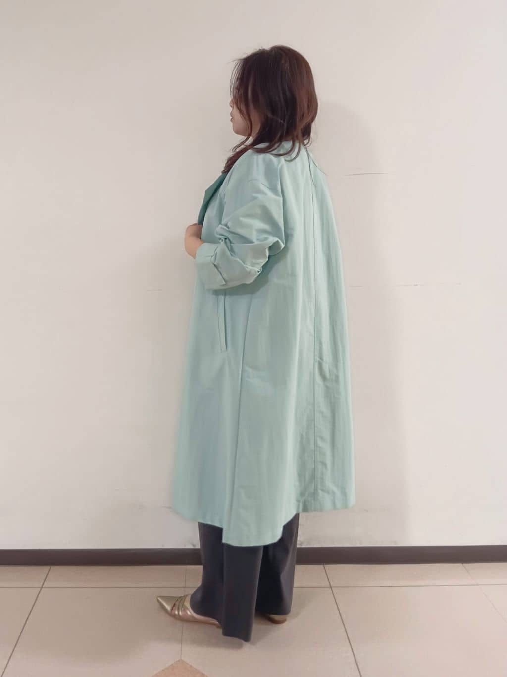 kaoさんの「INDIVI｜◆【撥水／UVケア／軽量】トレンチ風ロングコート」を使ったコーディネート
