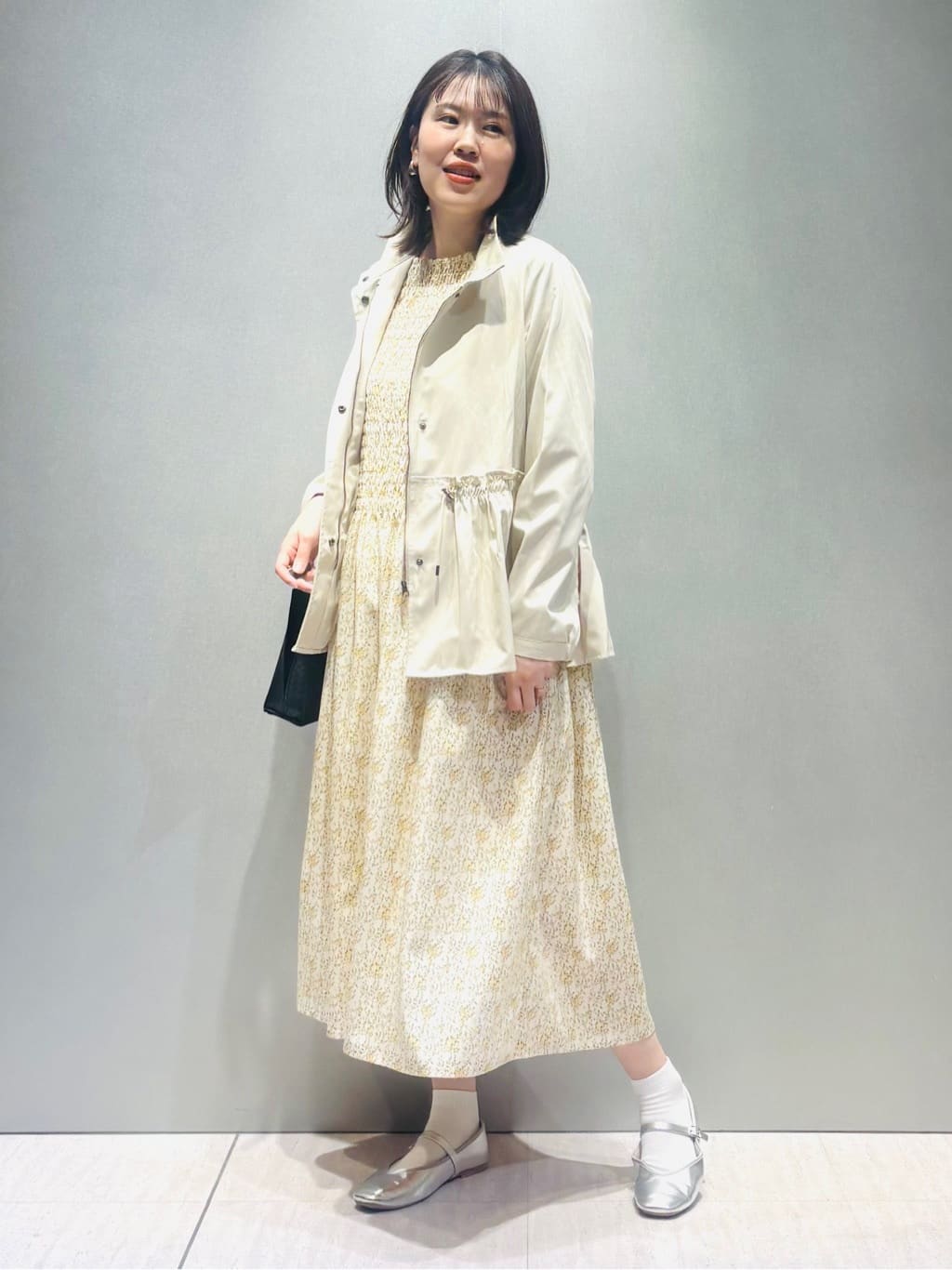 konamiさんの「INDIVI｜◆シャーリングフラワーワンピース」を使ったコーディネート