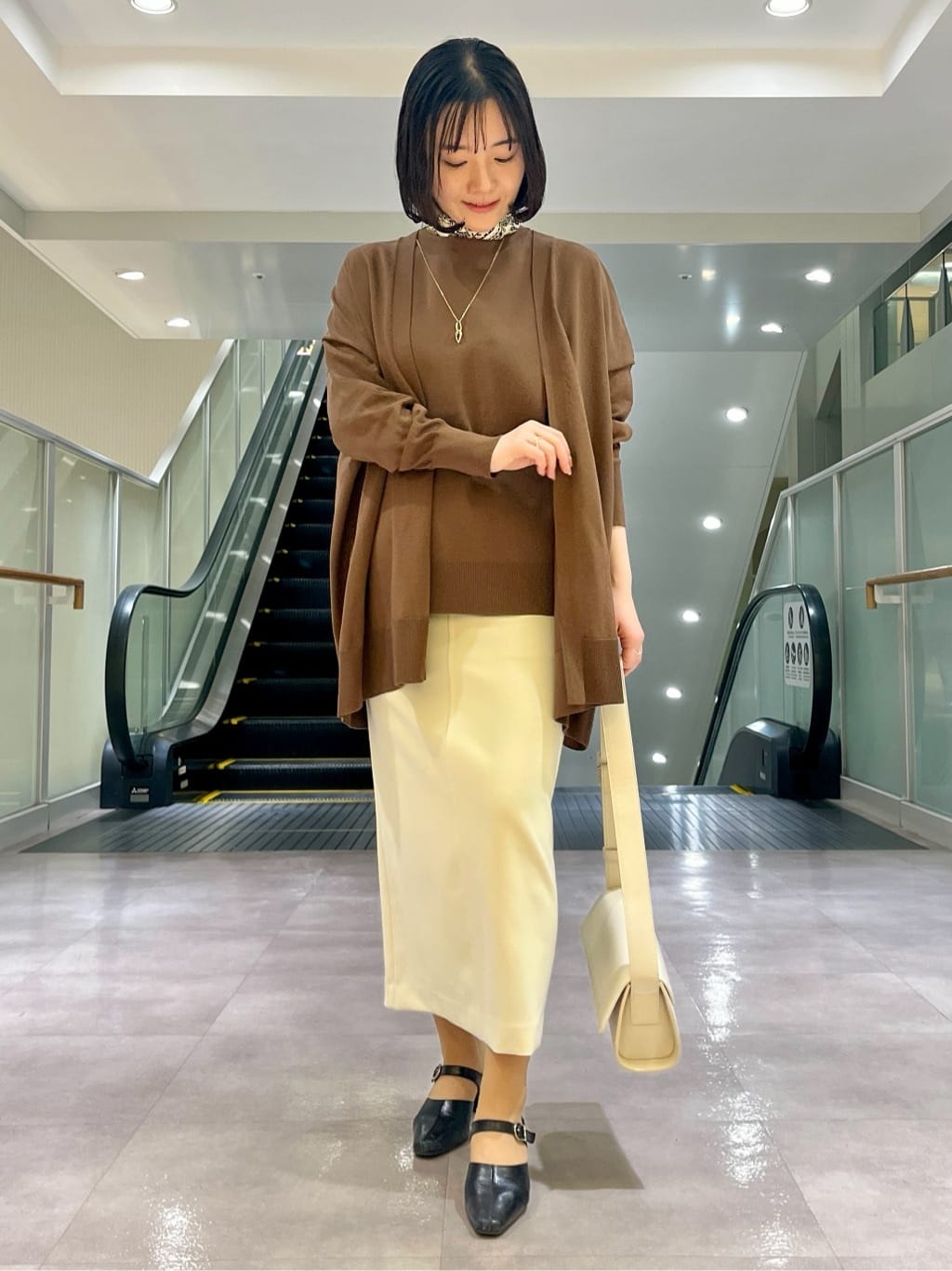 ちりんさんの「UNTITLED｜◆【manipuri】65cm&times;65cm シルクスカーフ」を使ったコーディネート