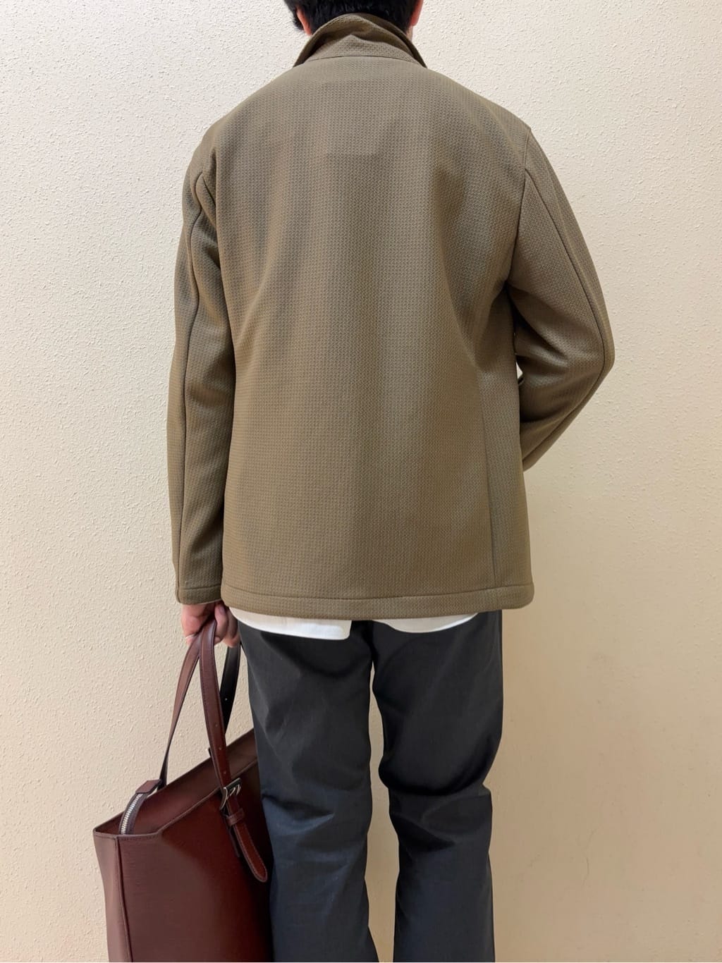 及川さんの「TAKEO KIKUCHI｜【全7サイズ&times;8色展開！】トップマルチヘリンボン パンツ」を使ったコーディネート