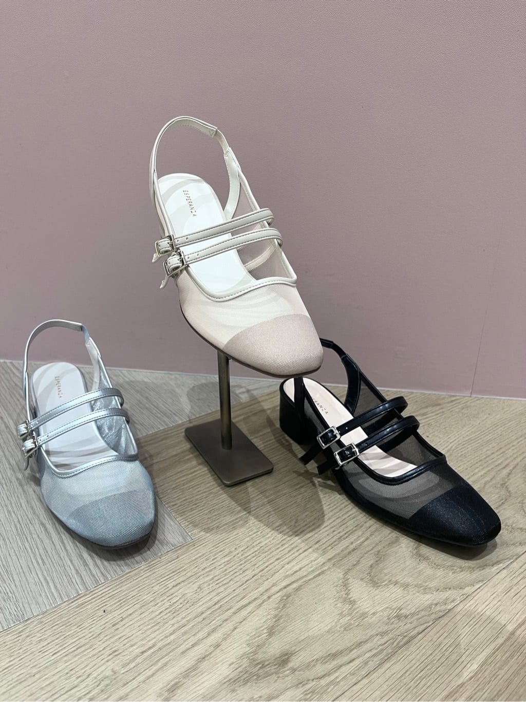 RISAさんの「ESPERANZA｜ダブルベルトメッシュパンプス」を使ったコーディネート