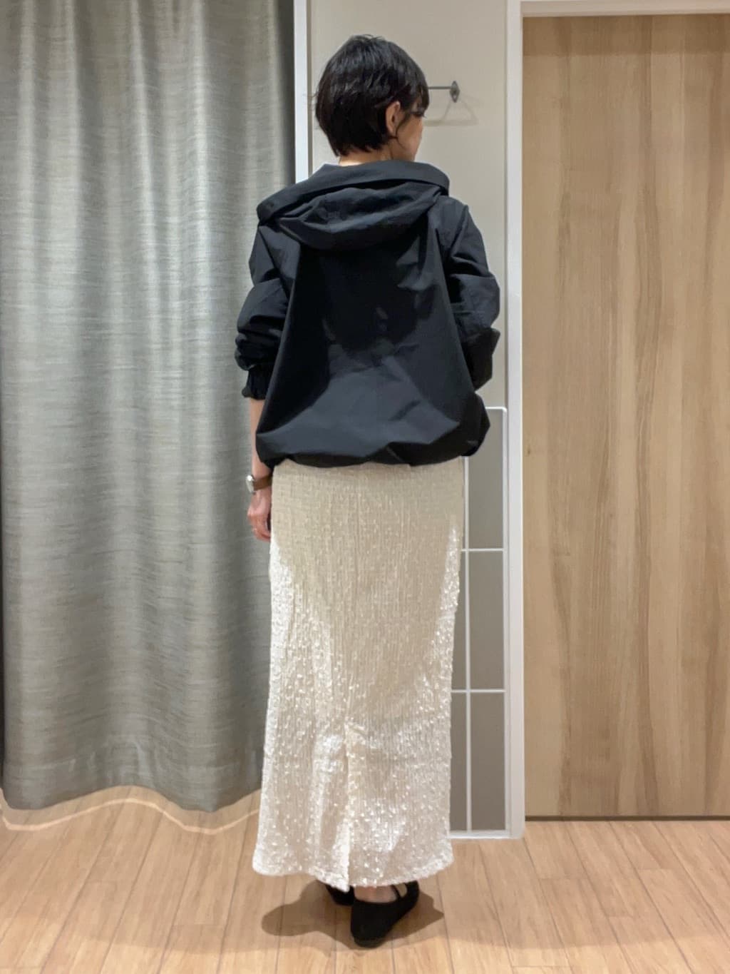 ヨッコさんの「grove｜◆【デイリーから特別な日まで】華やかさを纏うヴィンテージサテンブラウス」を使ったコーディネート