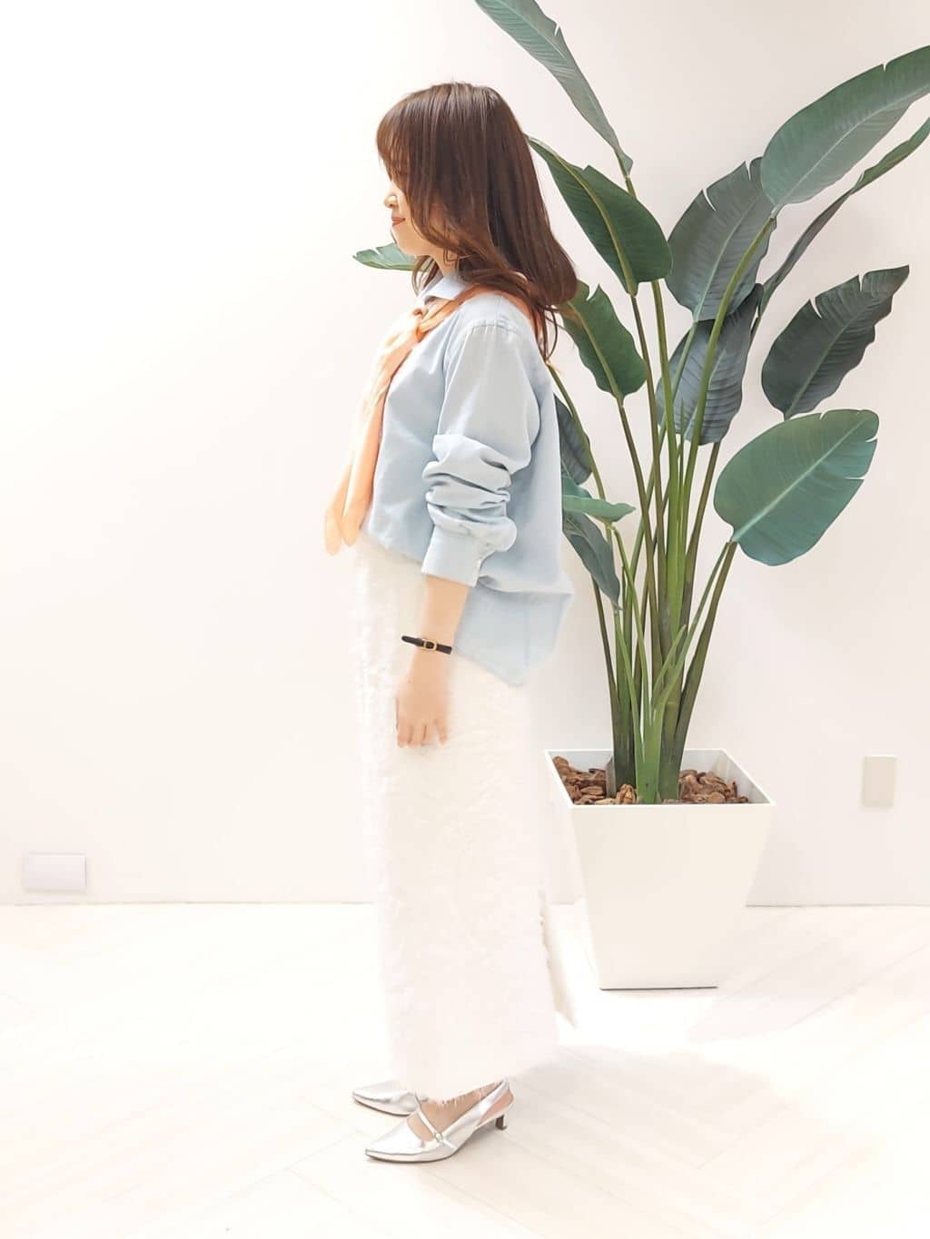 YuKaRiさんの「UNTITLED｜【手洗い／88cm正方形】バイカラーハーネススカーフ」を使ったコーディネート