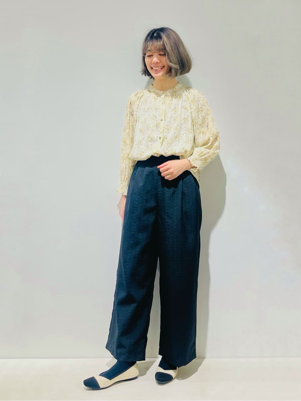 Fujiharuさんの「grove｜◆【デイリーから特別な日まで】華やかさを纏うヴィンテージサテンブラウス」を使ったコーディネート