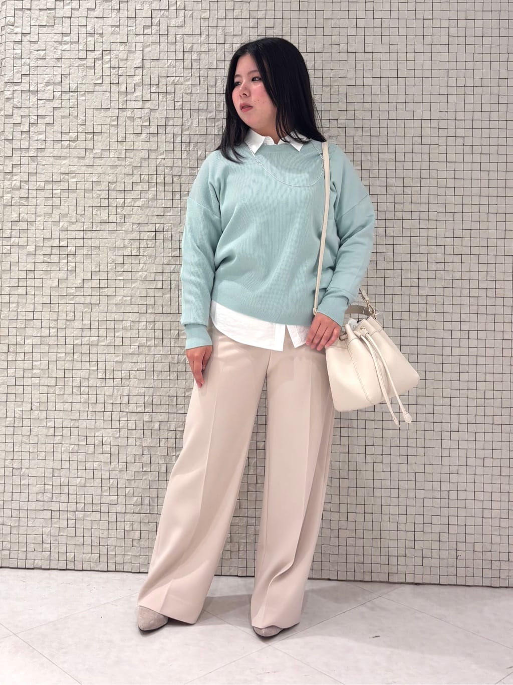 MEGUMIさんの「INDIVI｜◆【復活！褒められパンツ】ストレッチ ワイドパンツ」を使ったコーディネート