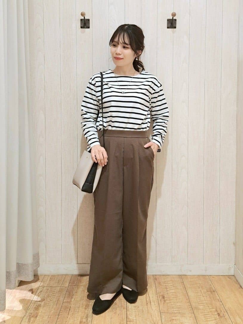 SAKIさんの「SHOO･LA･RUE｜◆【洗える/UV/吸水速乾/アンチピリング/S-LL】 タックワイドパンツ」を使ったコーディネート
