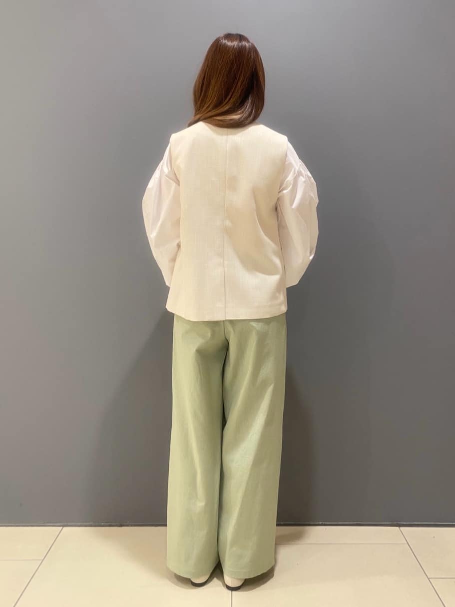 miさんの「UNTITLED｜【手洗い／58cm正方形】ベルトプリントスカーフ」を使ったコーディネート