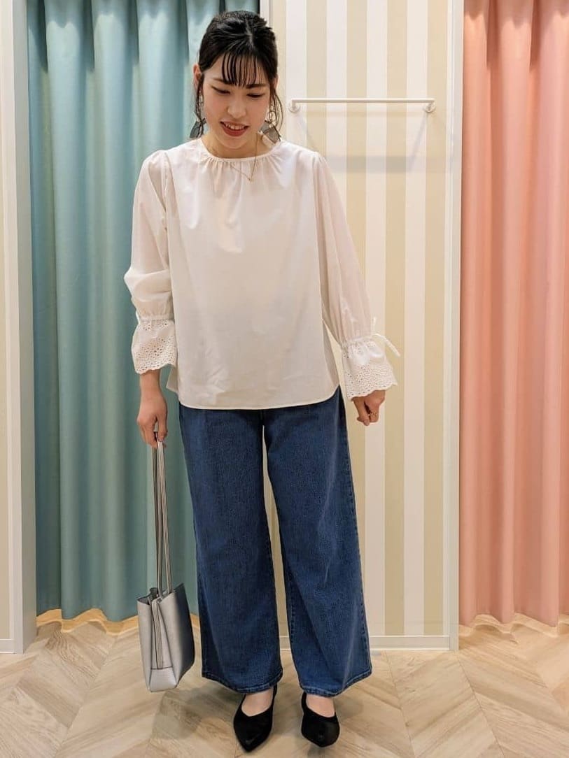 акiさんの「SHOO･LA･RUE｜◆【S-LL/撥水/花粉対策】フーディーテントブルゾン」を使ったコーディネート