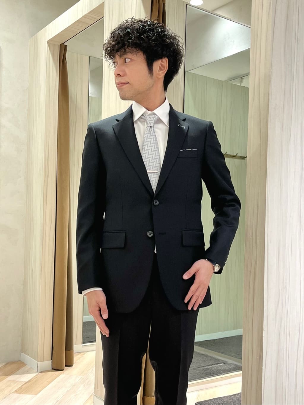 URAさんの「TAKEO KIKUCHI｜【Made in JAPAN】矢絣（やがすり）スーツ／スリーピース対応」を使ったコーディネート