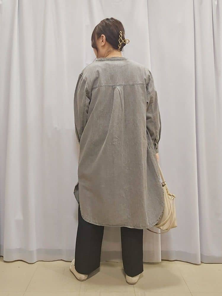 かなさんの「SHOO･LA･RUE｜◆【洗える/体型カバー】デニム シャツワンピース」を使ったコーディネート