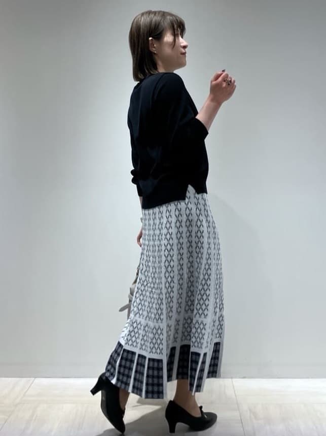 関根さんの「Reflect｜◆【WEB限定カラーあり／ウエスト紐調節／セットアップ可】ジャカードスカート」を使ったコーディネート