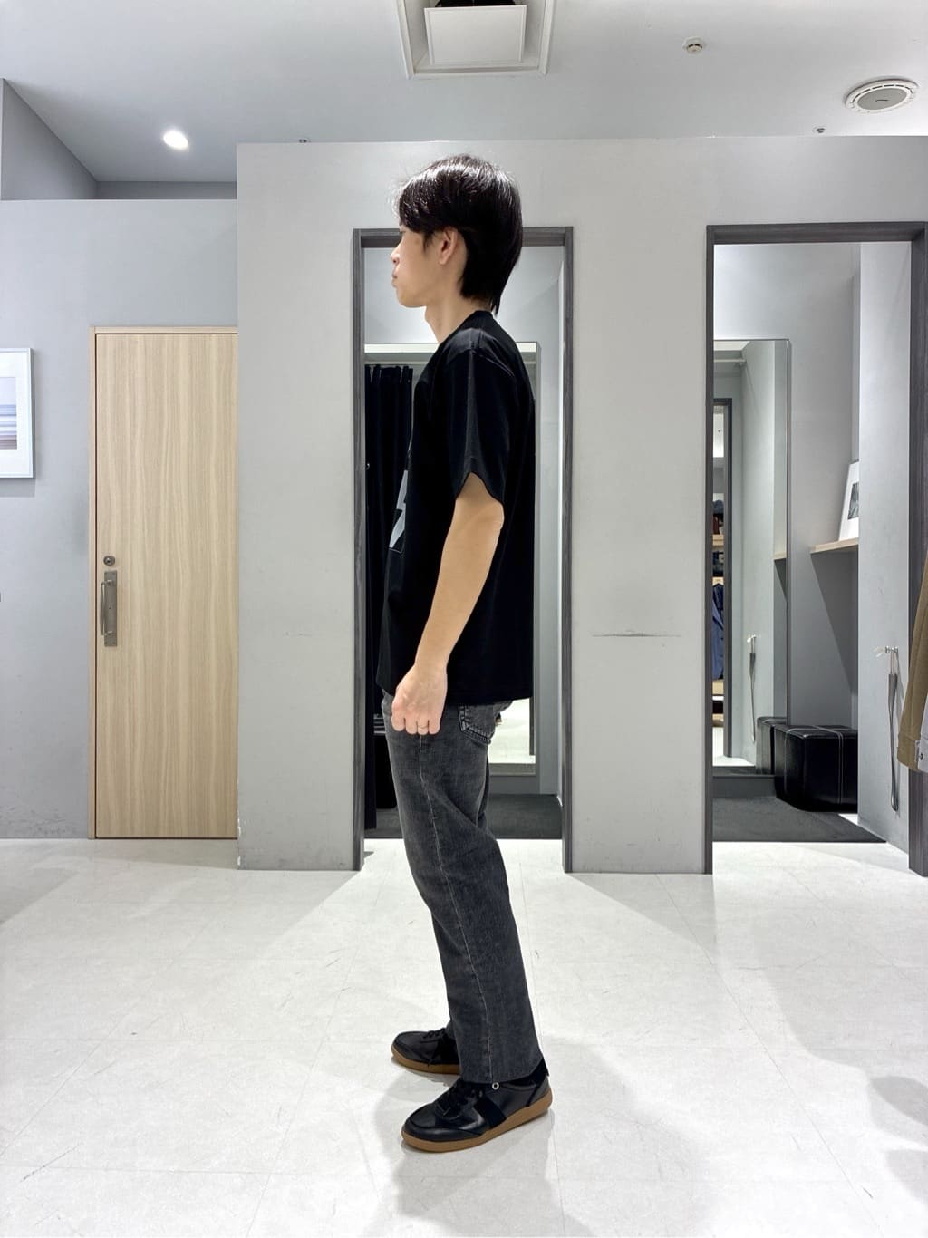 わいずみさんの「TAKEO KIKUCHI｜【モンスターストレッチ】日本製 ウォッシュド デニムパンツ」を使ったコーディネート