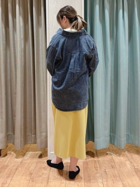 HANAさんの「SHOO･LA･RUE｜◆【S-LL】ロゴの立体感が魅力 ブラシ刺繍ロンT」を使ったコーディネート