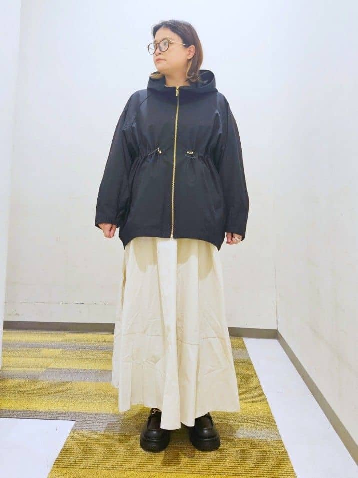 okayuさんの「THE SHOP TK｜◆【撥水】ウエストドロストマウンテンパーカ」を使ったコーディネート