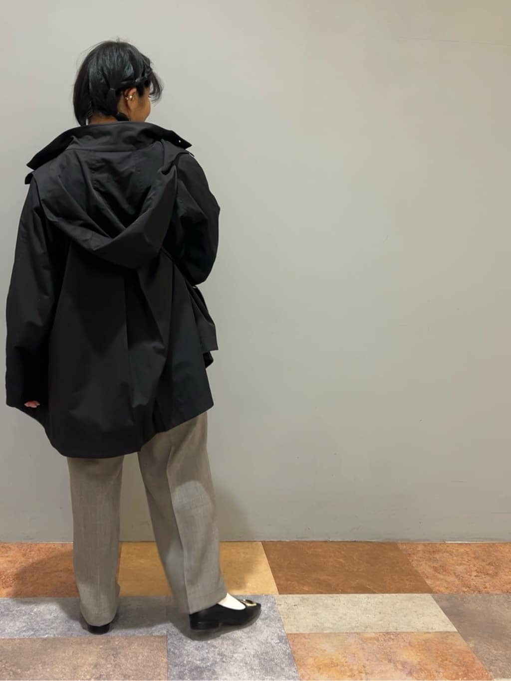 ひらのみさんの「THE SHOP TK｜◆【後ろタック】マウンテンパーカ/洗える」を使ったコーディネート