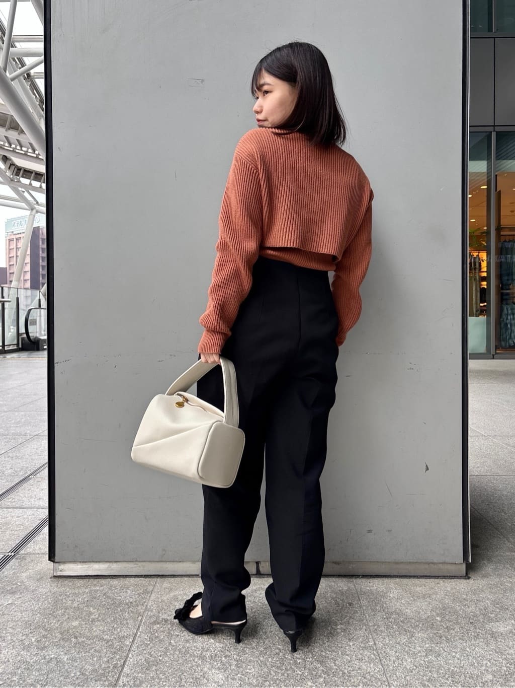 まっきーさんの「ESPERANZA｜リボンチュールレースバックストラップ2WAYパンプス」を使ったコーディネート