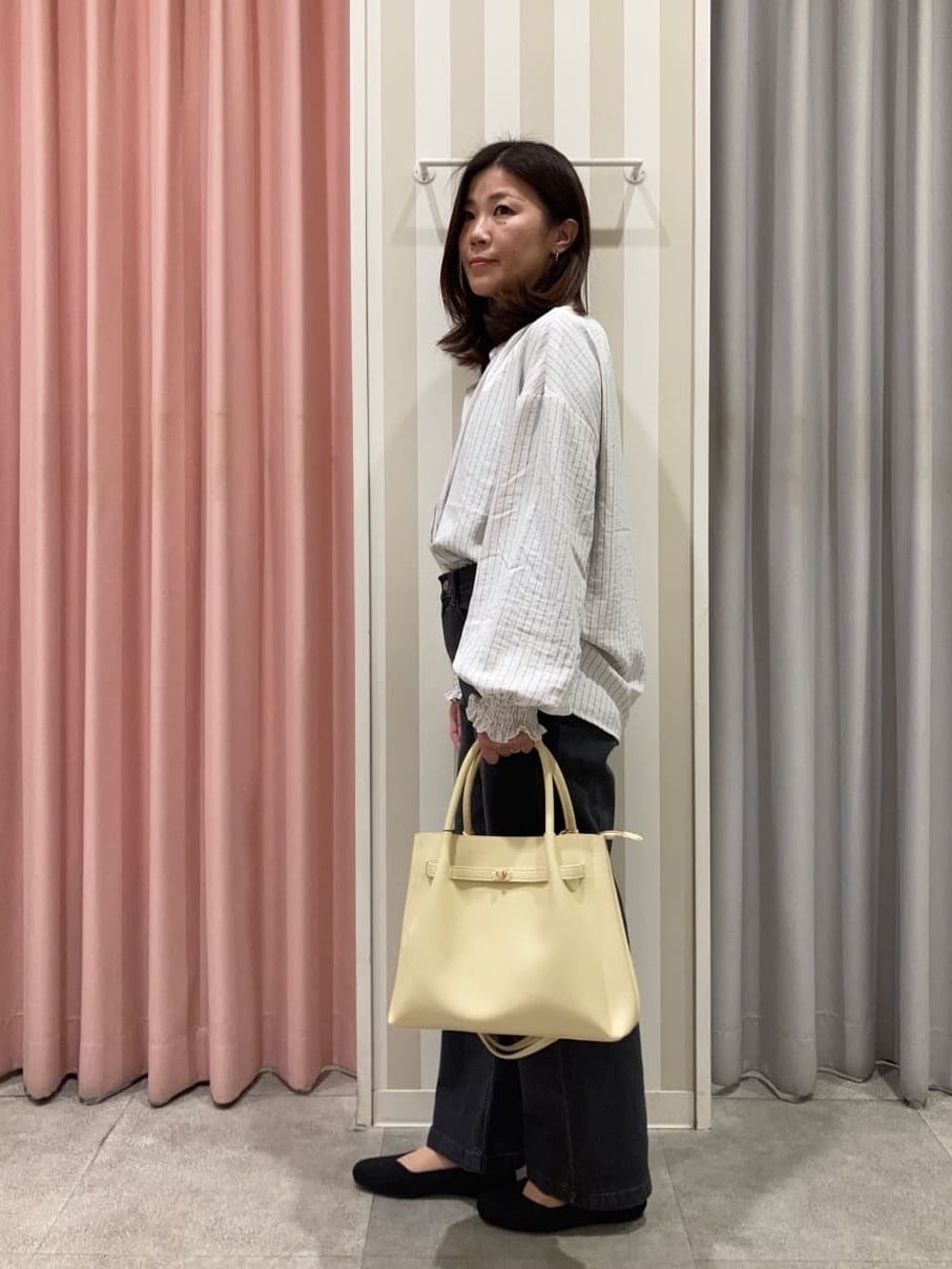 𝐂𝐡𝐢𝐢 &hearts;(ちー)さんの「SHOO･LA･RUE｜◆【洗える/UV/吸水速乾/アンチピリング/S-LL】バンドカラーギャザーシャツ」を使ったコーディネート