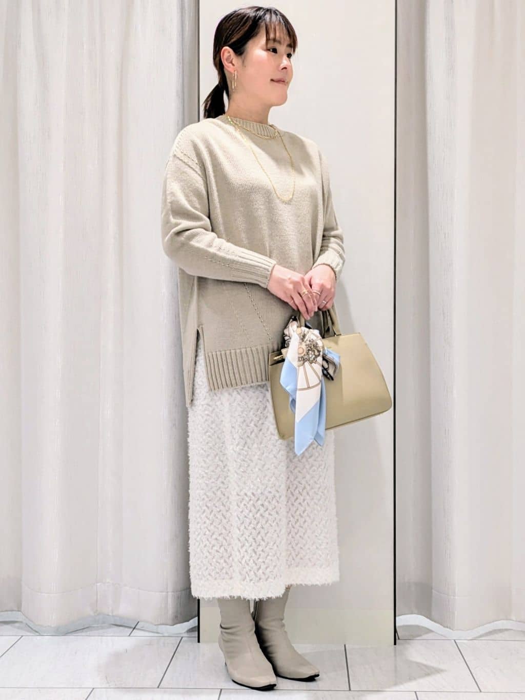 Onumaさんの「UNTITLED｜【手洗い／88cm正方形】バイカラーハーネススカーフ」を使ったコーディネート