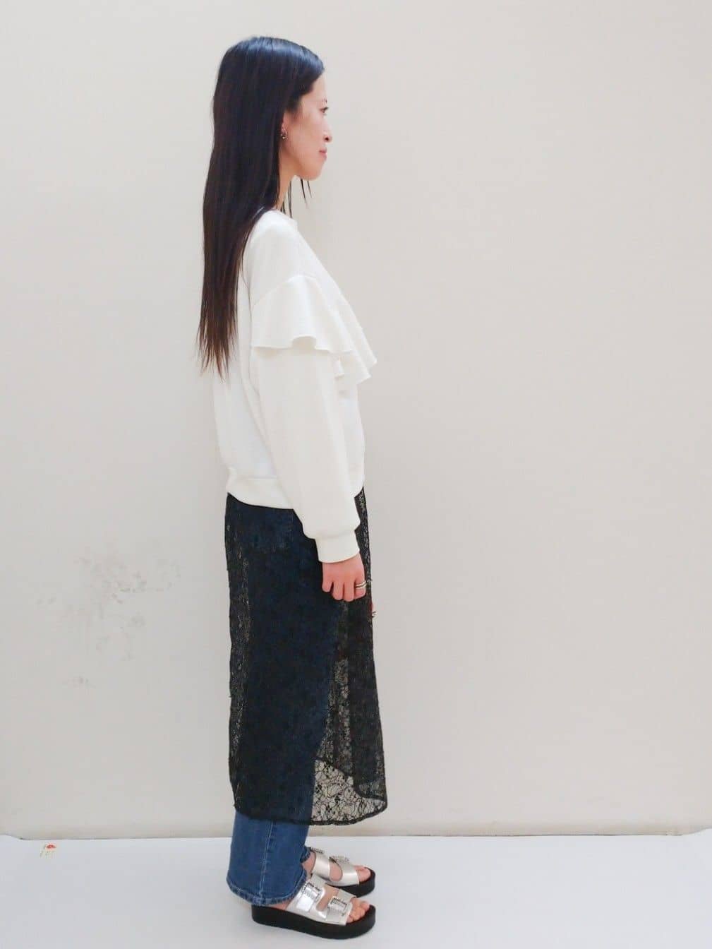 yuriさんの「OPAQUE.CLIP｜◆フリルアシメトップス【洗濯機洗い可】」を使ったコーディネート