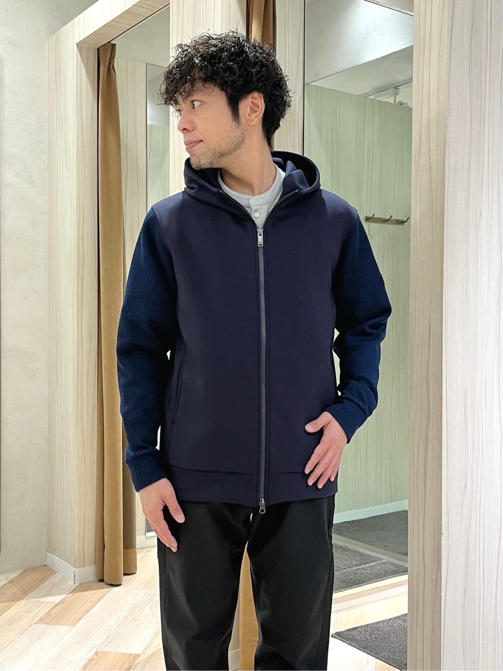 URAさんの「TAKEO KIKUCHI｜【Made in JAPAN】播州織 ストレッチ パンツ」を使ったコーディネート