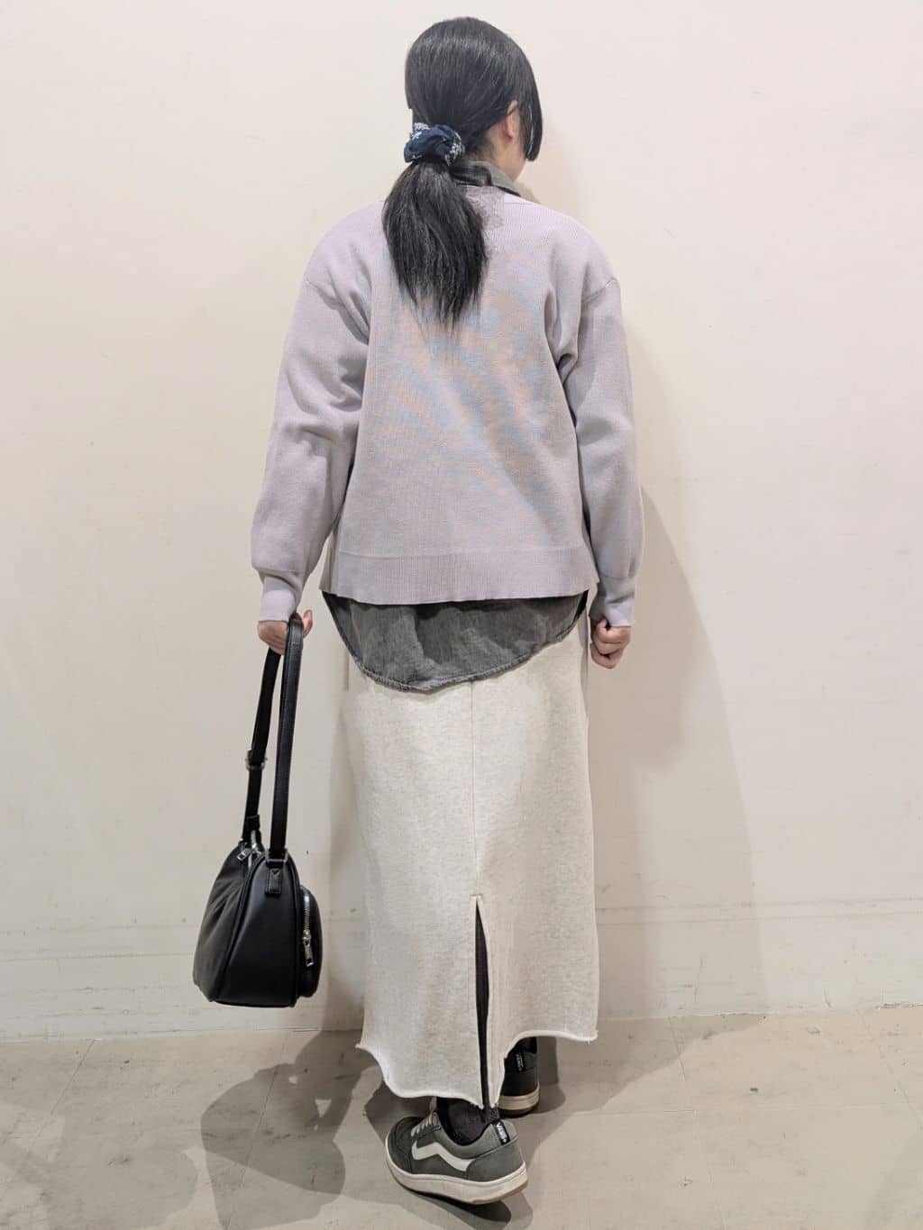 たぼく。さんの「SHOO･LA･RUE｜◆【洗える/S-LL】ドライタッチが心地よい 畦編みVネックカーディガン」を使ったコーディネート