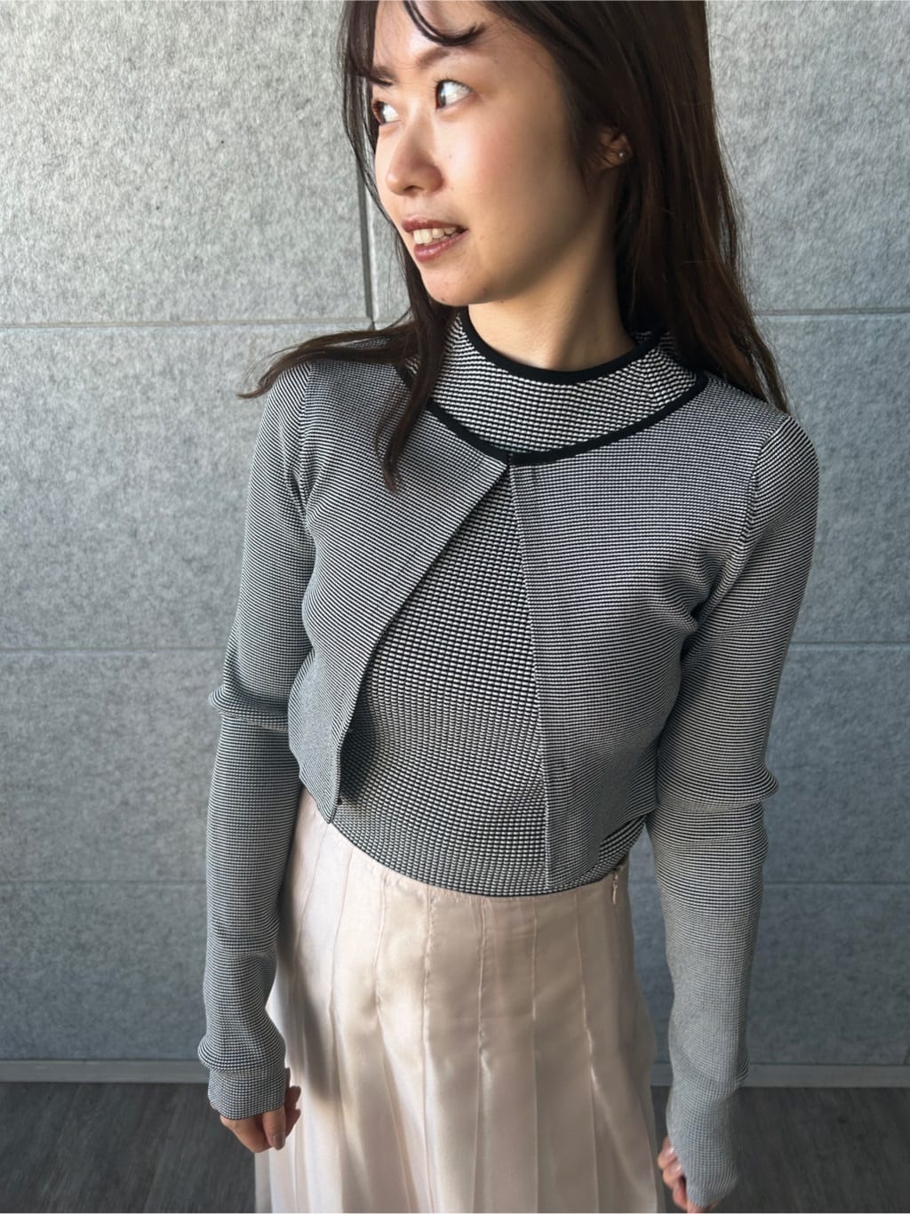 ishikawaさんの「CODE A｜shiny sheer pleated skirt」を使ったコーディネート