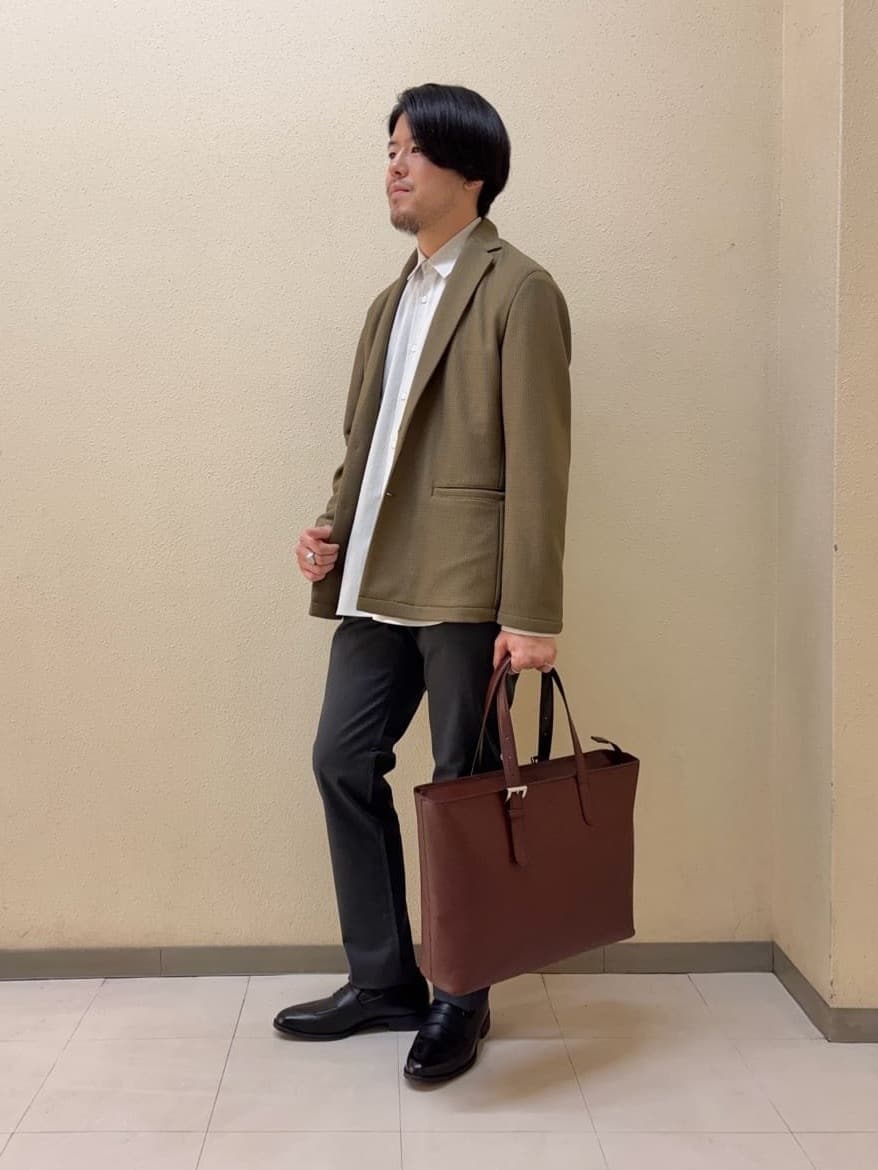 及川さんの「TAKEO KIKUCHI｜【全7サイズ&times;8色展開！】トップマルチヘリンボン パンツ」を使ったコーディネート