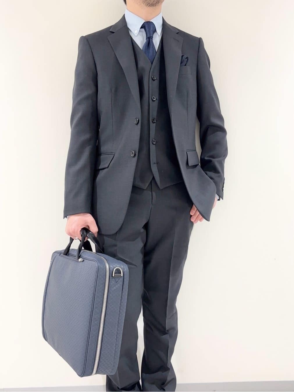 及川さんの「TAKEO KIKUCHI｜【Three by Three】シャイニーシャークピンヘッド スーツ/3ピース対応可」を使ったコーディネート