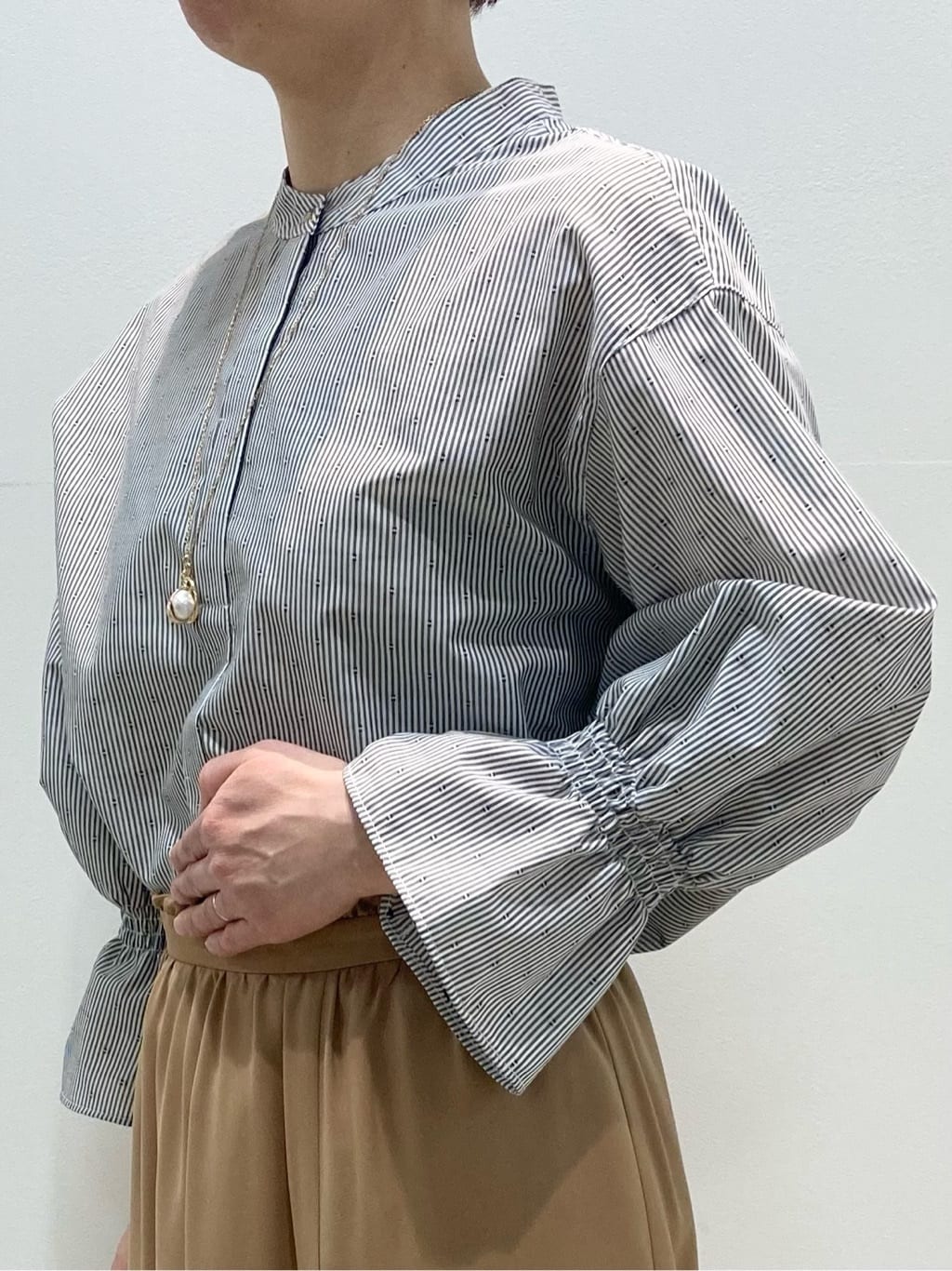koyaさんの「Reflect｜◆【洗える】キャンディースリーブブラウス」を使ったコーディネート