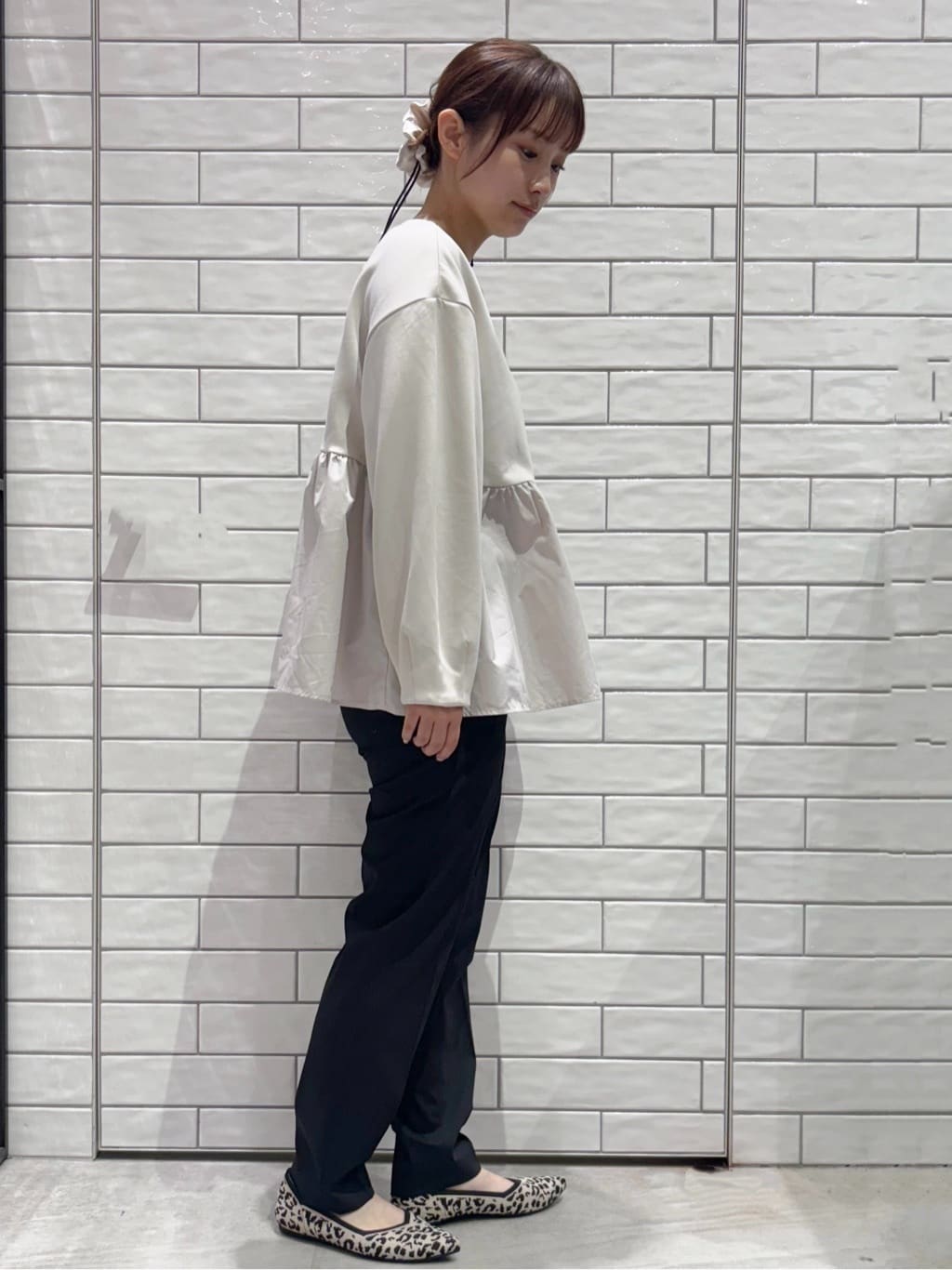ranさんの「OPAQUE.CLIP｜◆ペプラムドッキングZIPカーディガン【洗濯機洗い可】」を使ったコーディネート