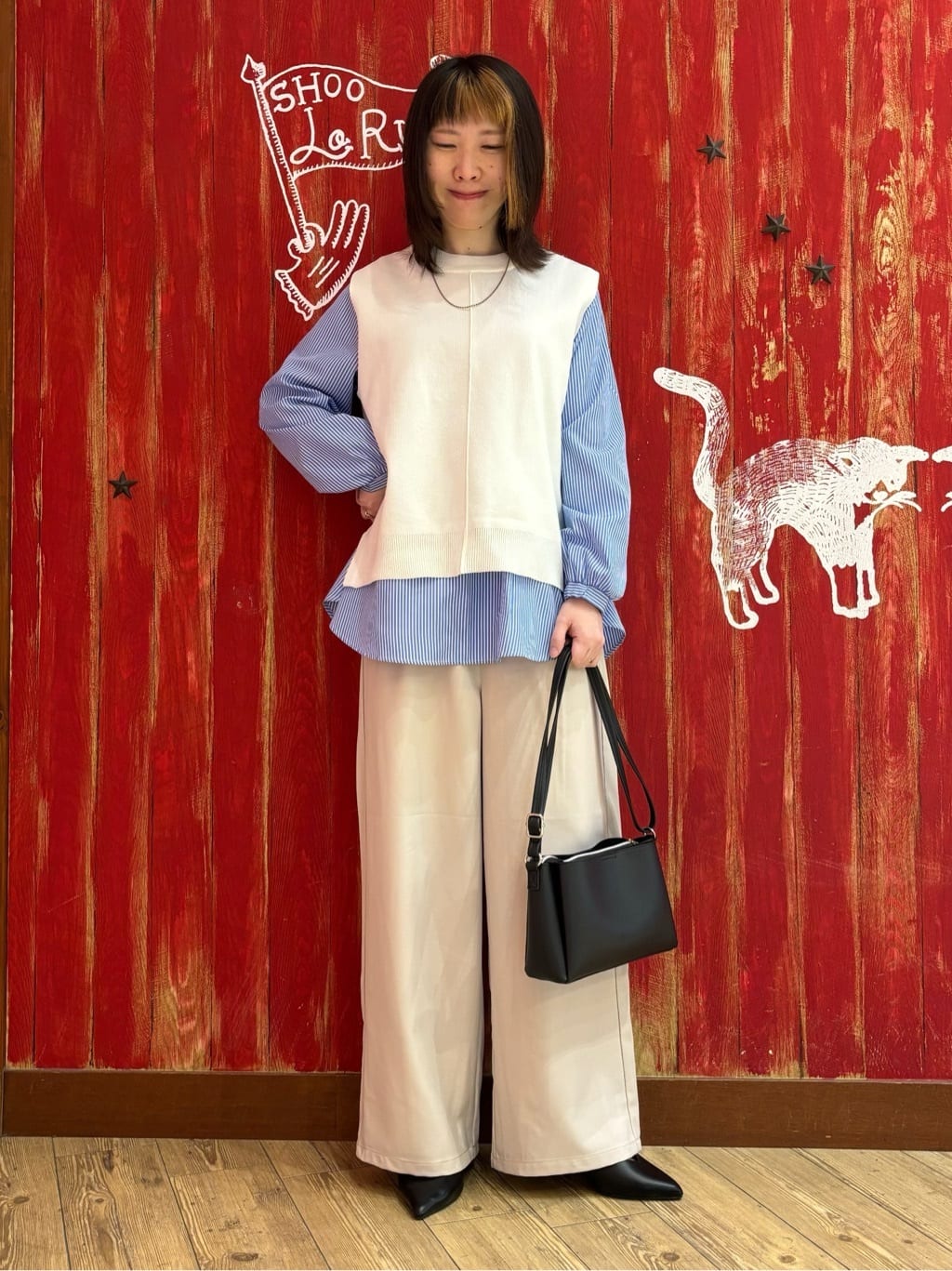 マエDさんの「SHOO･LA･RUE｜◆【S-LL/2点セット】着回し自在 ニットベスト＋フレアブラウス」を使ったコーディネート