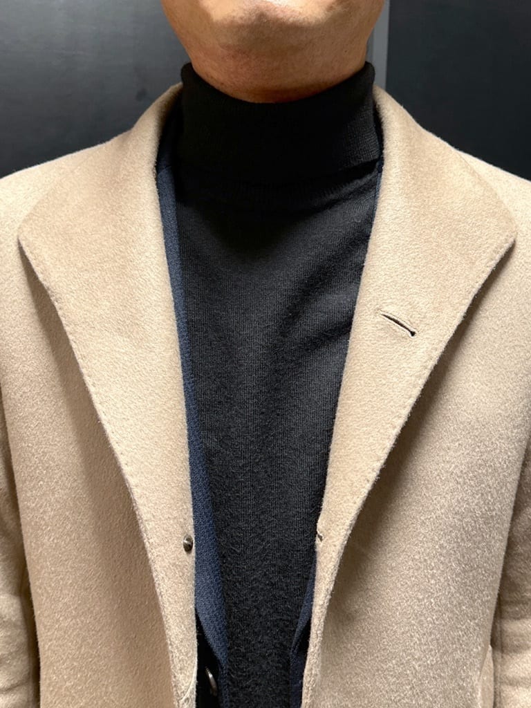 晃さんの「TAKEO KIKUCHI｜【ウールカシミヤブレンド】ビーバー調 スタンドカラー コート」を使ったコーディネート