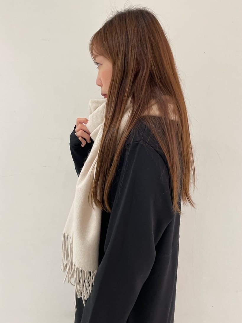 maiさんの「ESPERANZA｜洗えるシンプルカラーストール 累計販売約5000枚【防寒／マフラー／無地／ギフト】」を使ったコーディネート