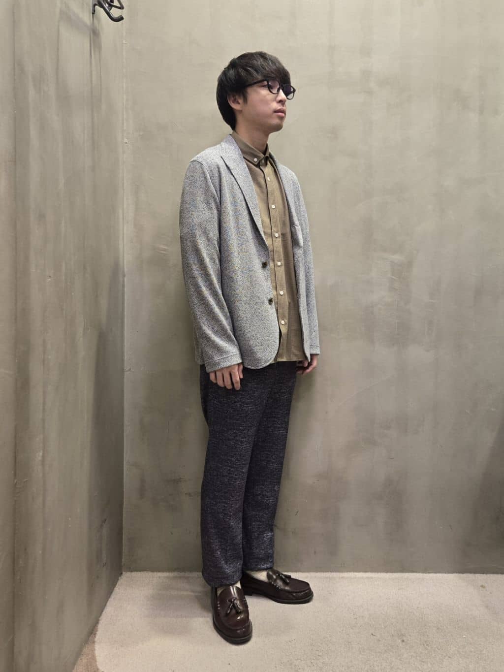 白木駆さんの「TAKEO KIKUCHI｜【ONOFF対応】TRダブルニット ストレッチパンツ」を使ったコーディネート