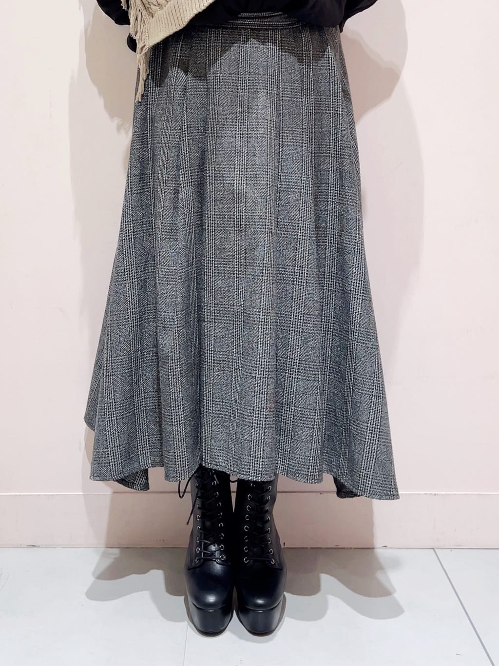 りえさんの「ESPERANZA｜【ラク盛り／ショートブーツ】リピーター続出／脚長美脚　厚底レースアップブーツ」を使ったコーディネート