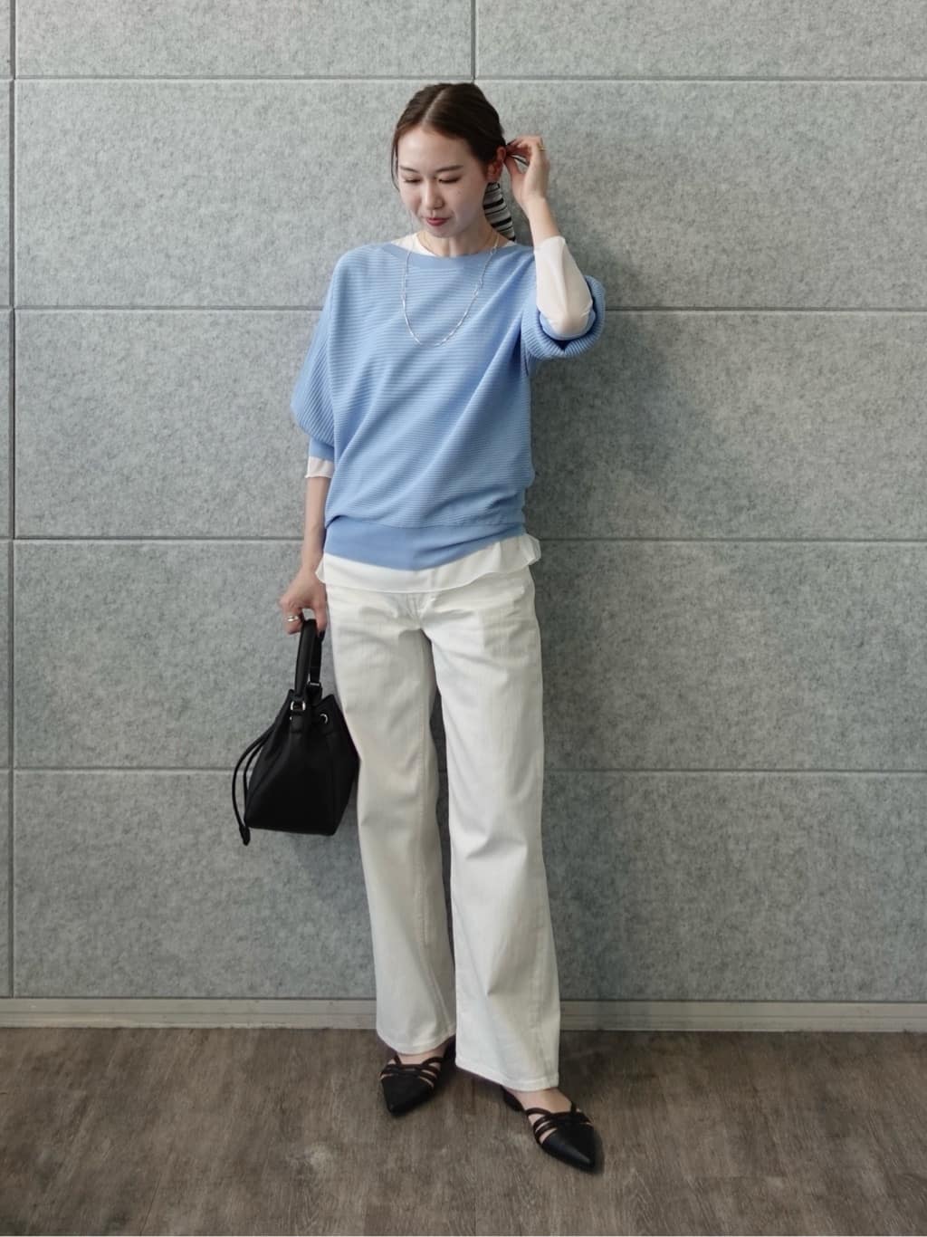 mitsukiさんの「INDIVI｜【褒められデニム】ワイドストレート デニムパンツ」を使ったコーディネート