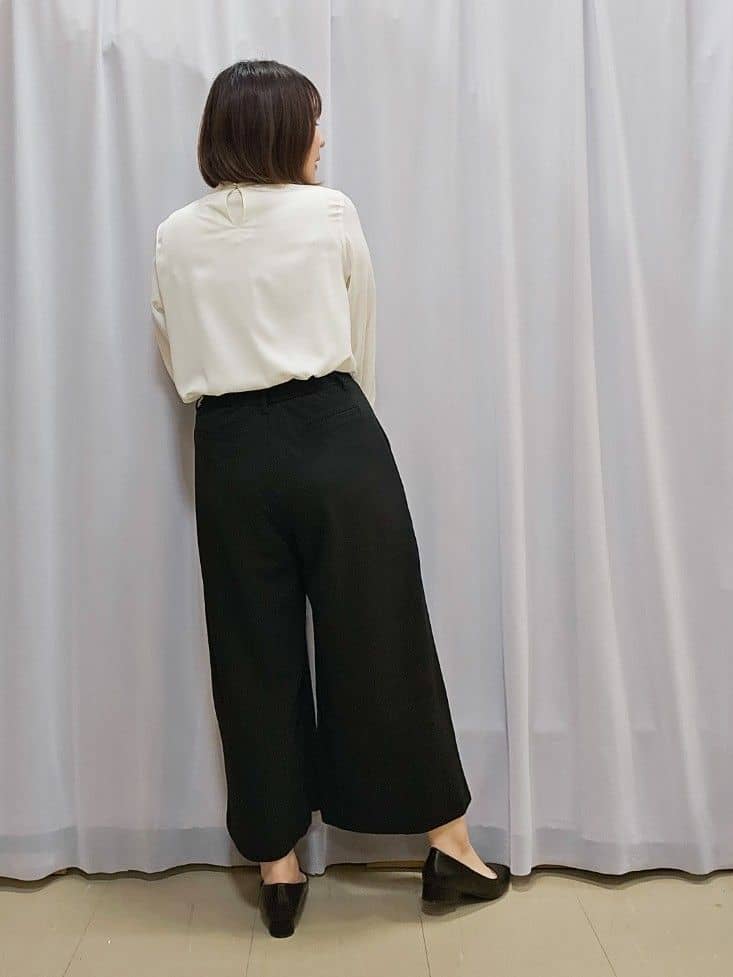 かなさんの「SHOO･LA･RUE｜【通勤/デイリー/セットアップ可】マルチに使える カットジョーゼット ワイドパンツ」を使ったコーディネート