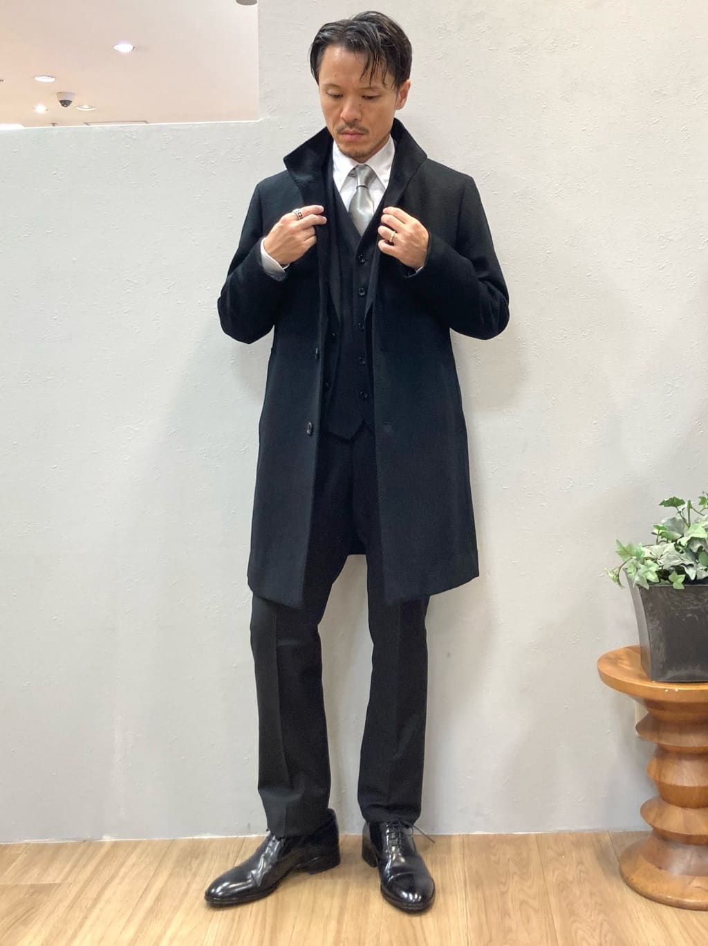 シュンさんの「TAKEO KIKUCHI｜【ウールカシミヤブレンド】ビーバー調 スタンドカラー コート」を使ったコーディネート