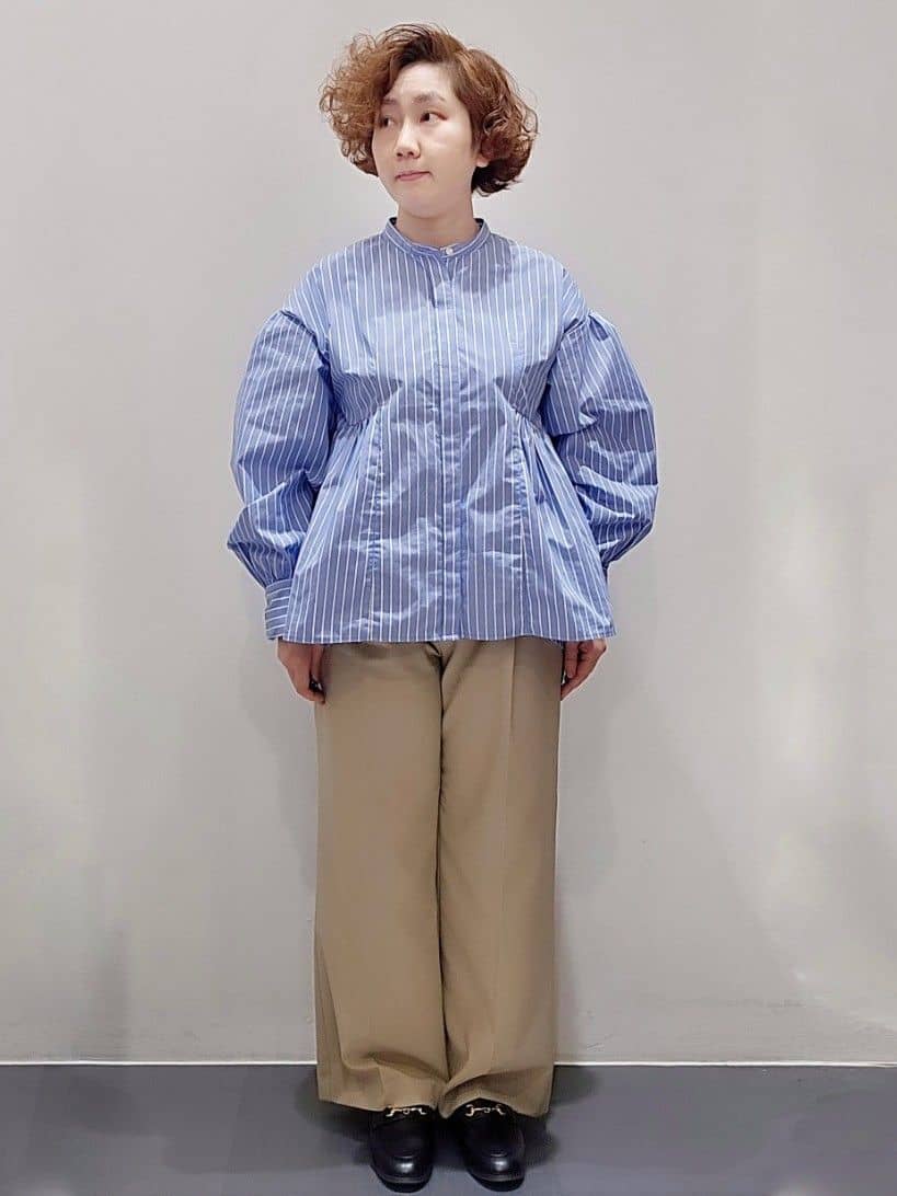 ゆきをさんの「OPAQUE.CLIP｜◆バンドカラーペプラムシャツ【洗濯機洗い可】」を使ったコーディネート
