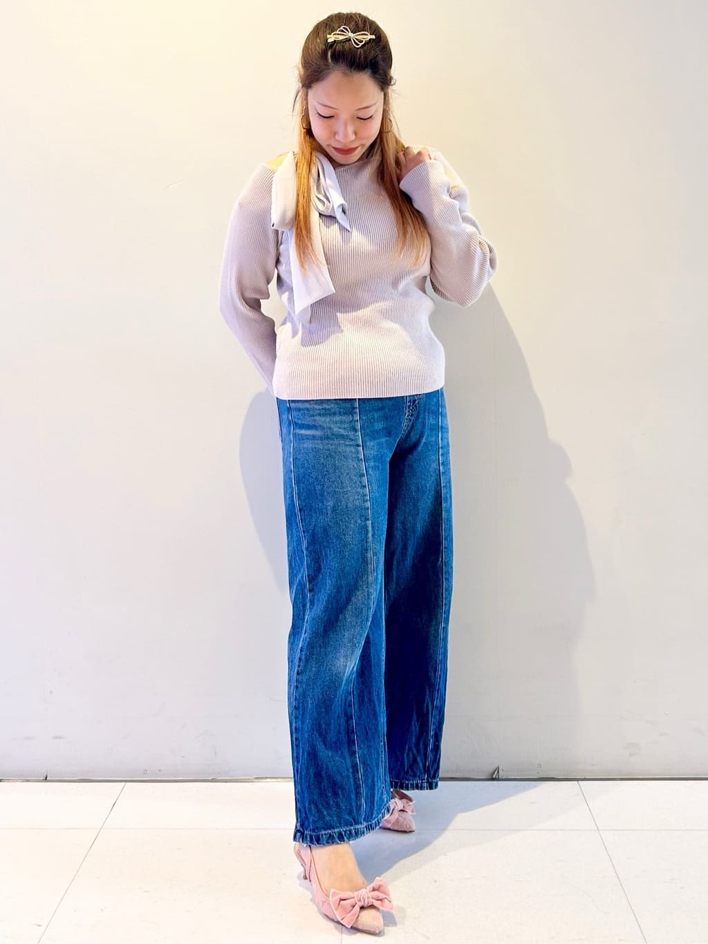 かなぴぃさんの「ESPERANZA｜リボンチュールレースバックストラップ2WAYパンプス」を使ったコーディネート