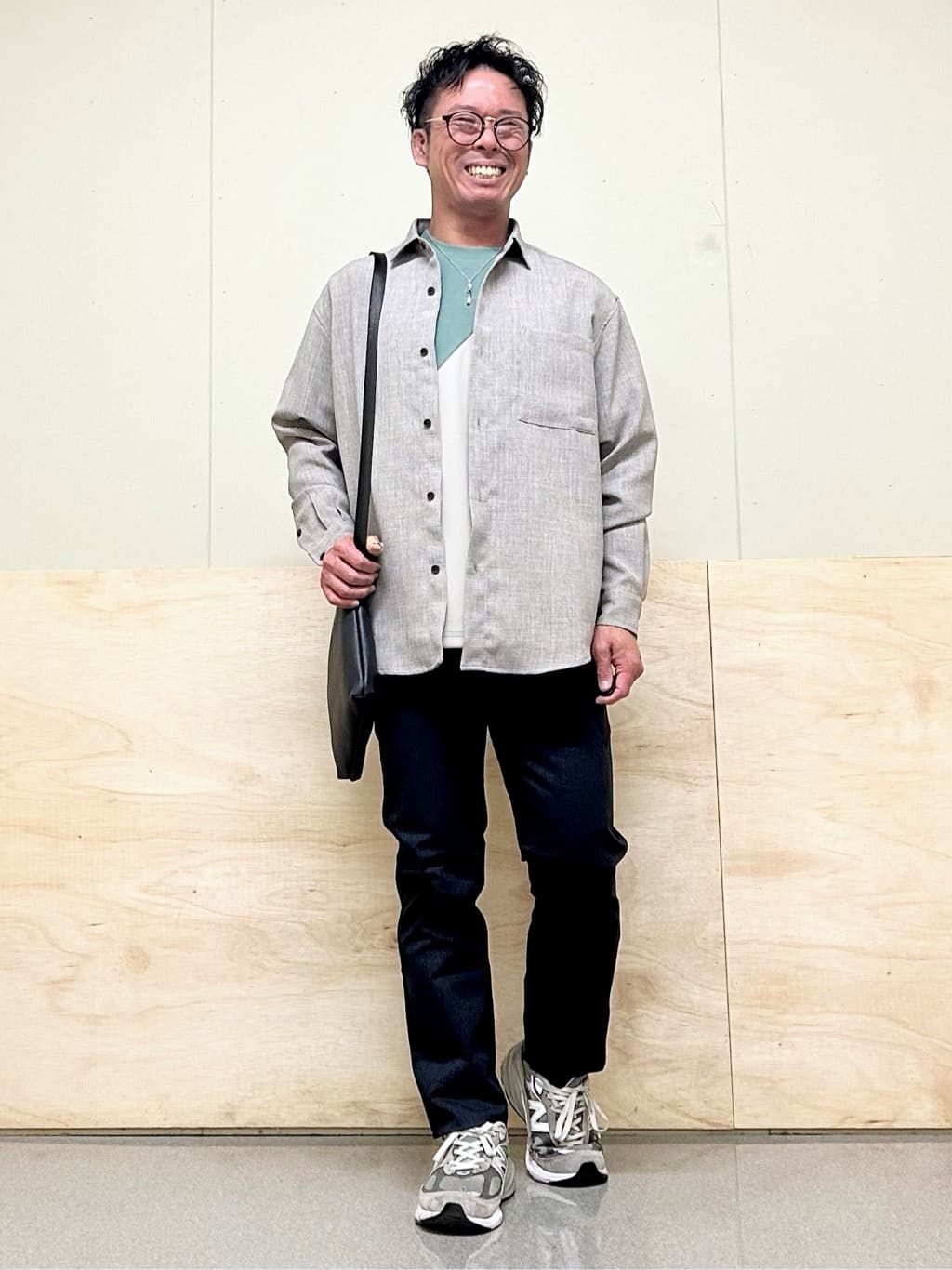 KENJI Iさんの「THE SHOP TK｜【オールシーズン穿ける！】7DAYSストレッチへリンボンパンツ　ON&hArr;OFF兼用」を使ったコーディネート